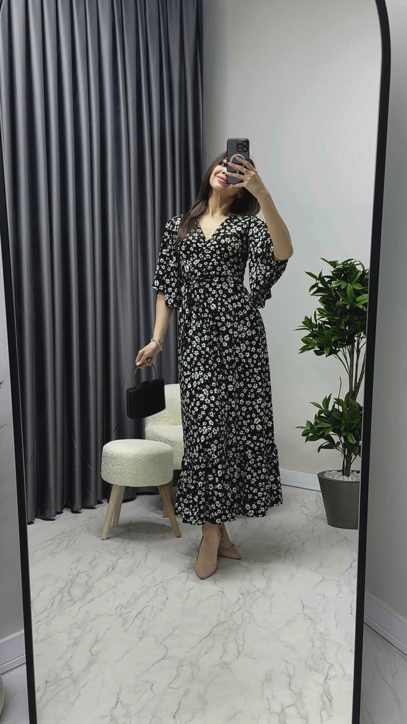 Siyah Krep Çiçek Desen Valonlu Elbise