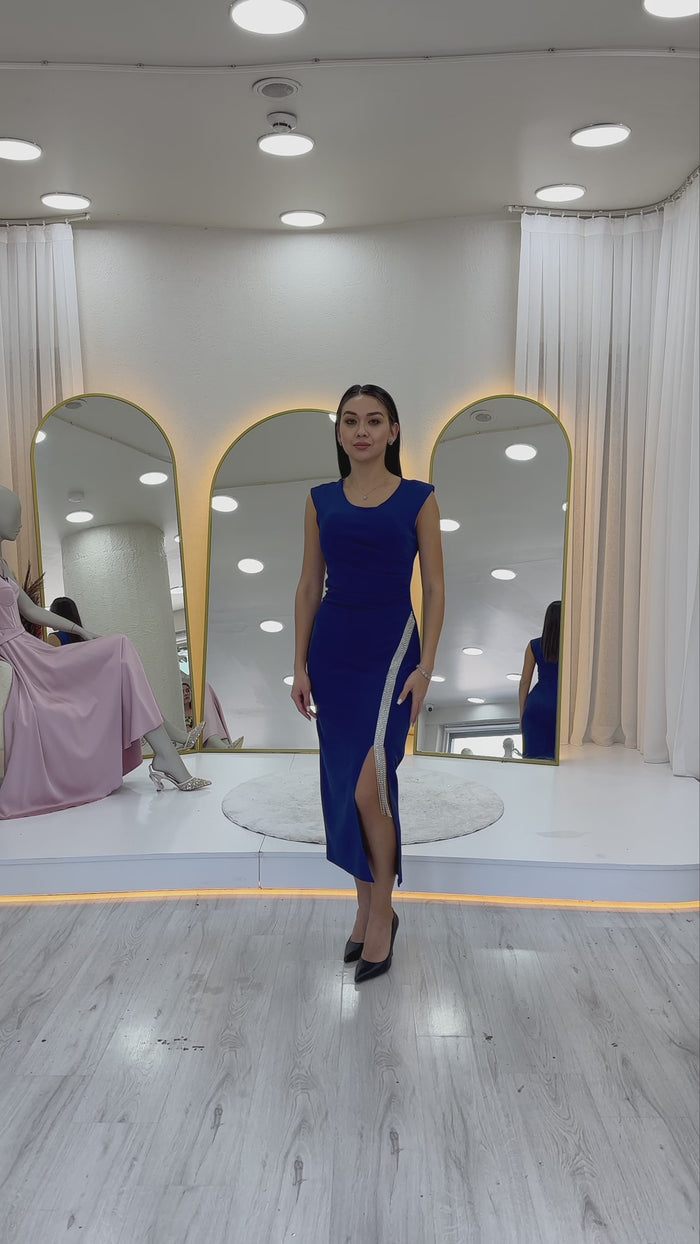 Yırtmaç Taş Detaylı Sıfır Kol Kalem Elbise
Aktif
