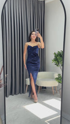 Kadın Lacivert Taş İnce Askılı Yırtmaçlı Kadife Yeni Sezon Abiye Elbise

