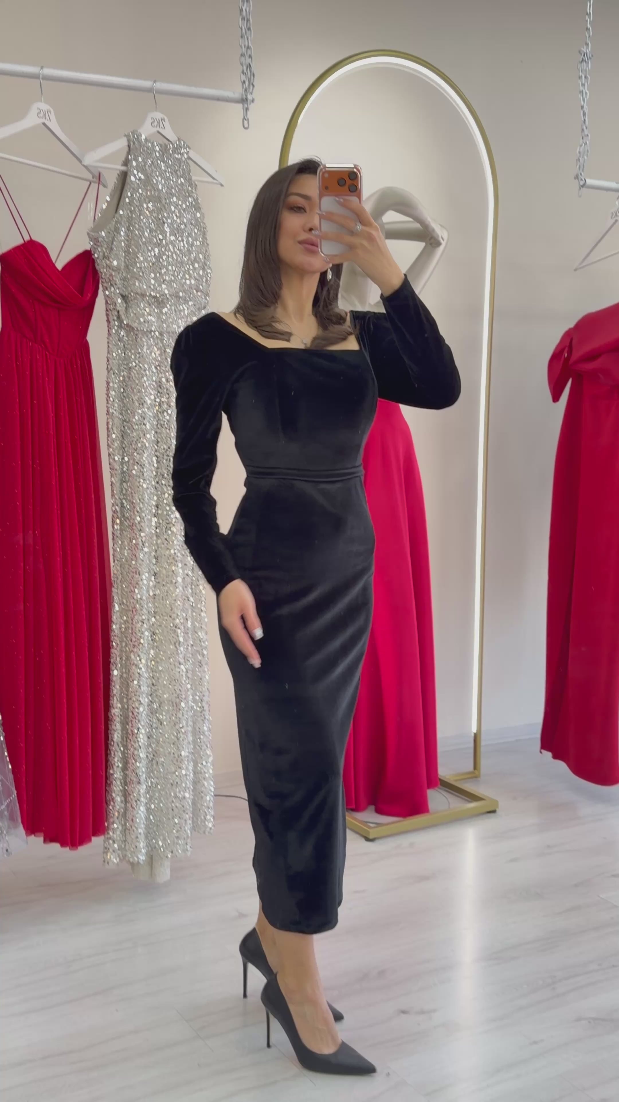 Kare Yaka Kadife Midi Boy Elbise