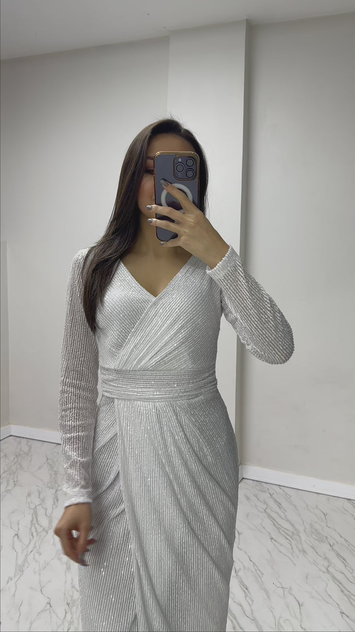 Beyaz Kruvaze Yaka Payet Tasarım Uzun Kollu Abiye Elbise

