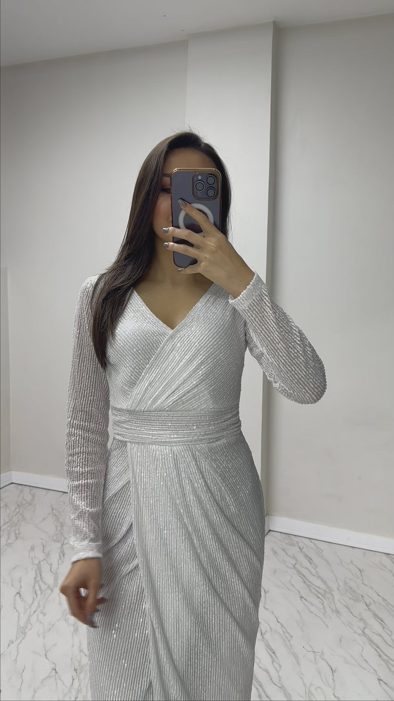 Beyaz Kruvaze Yaka Payet Tasarım Uzun Kollu Abiye Elbise

