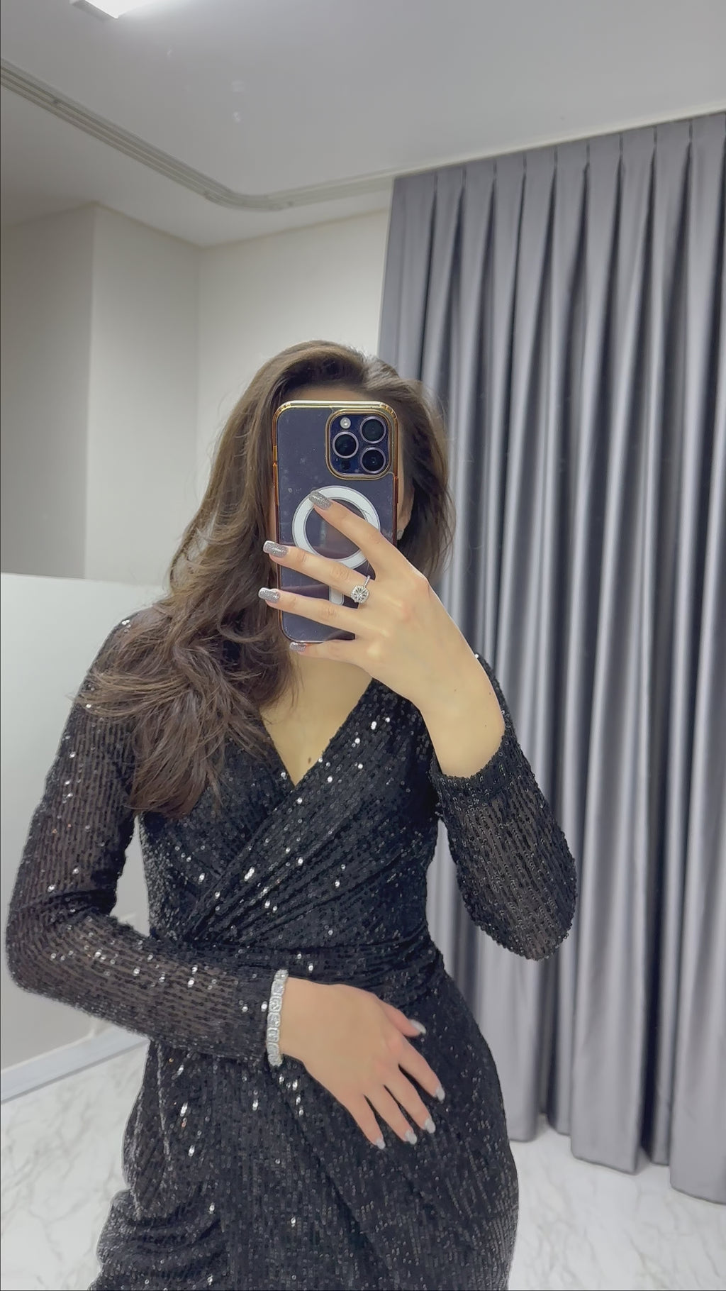 Siyah Kruvaze Yaka Payet Tasarım Uzun Kollu Abiye Elbise

