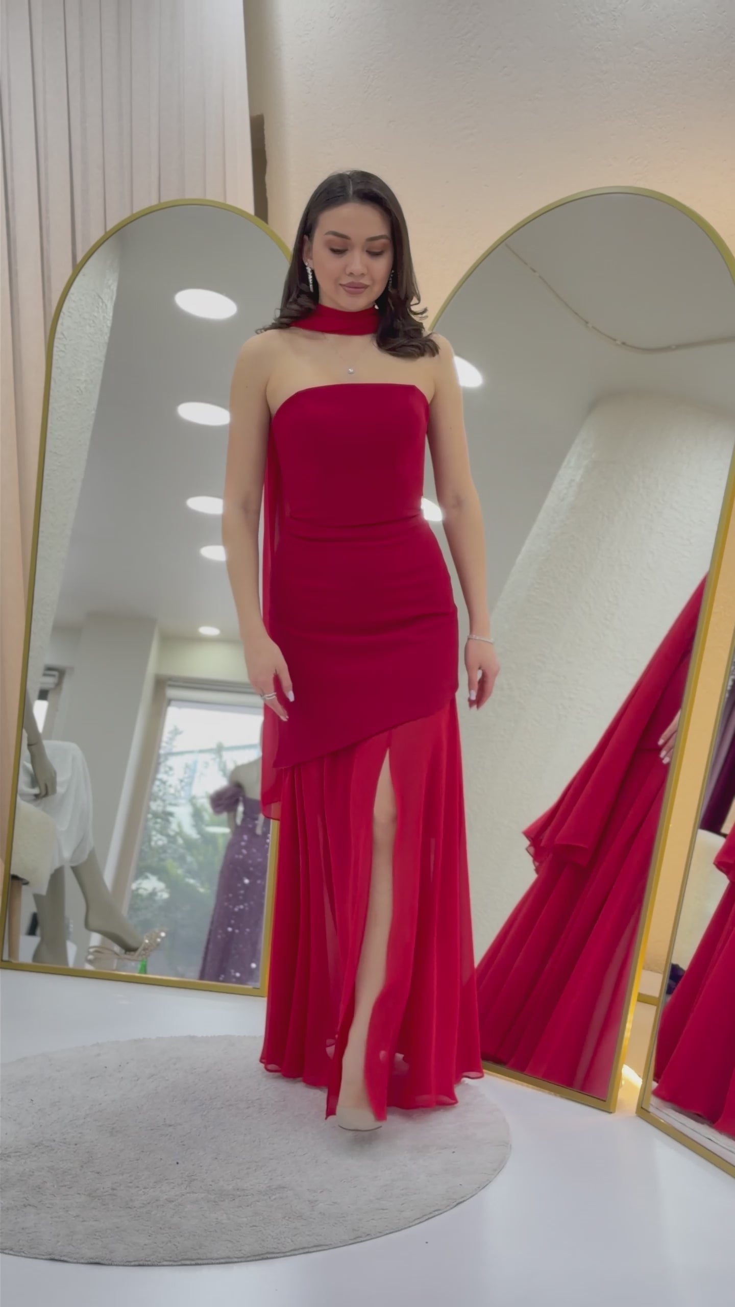 Kırmızı Şal Detaylı Straplez Tül Etek Asimetrik Abiye Elbise