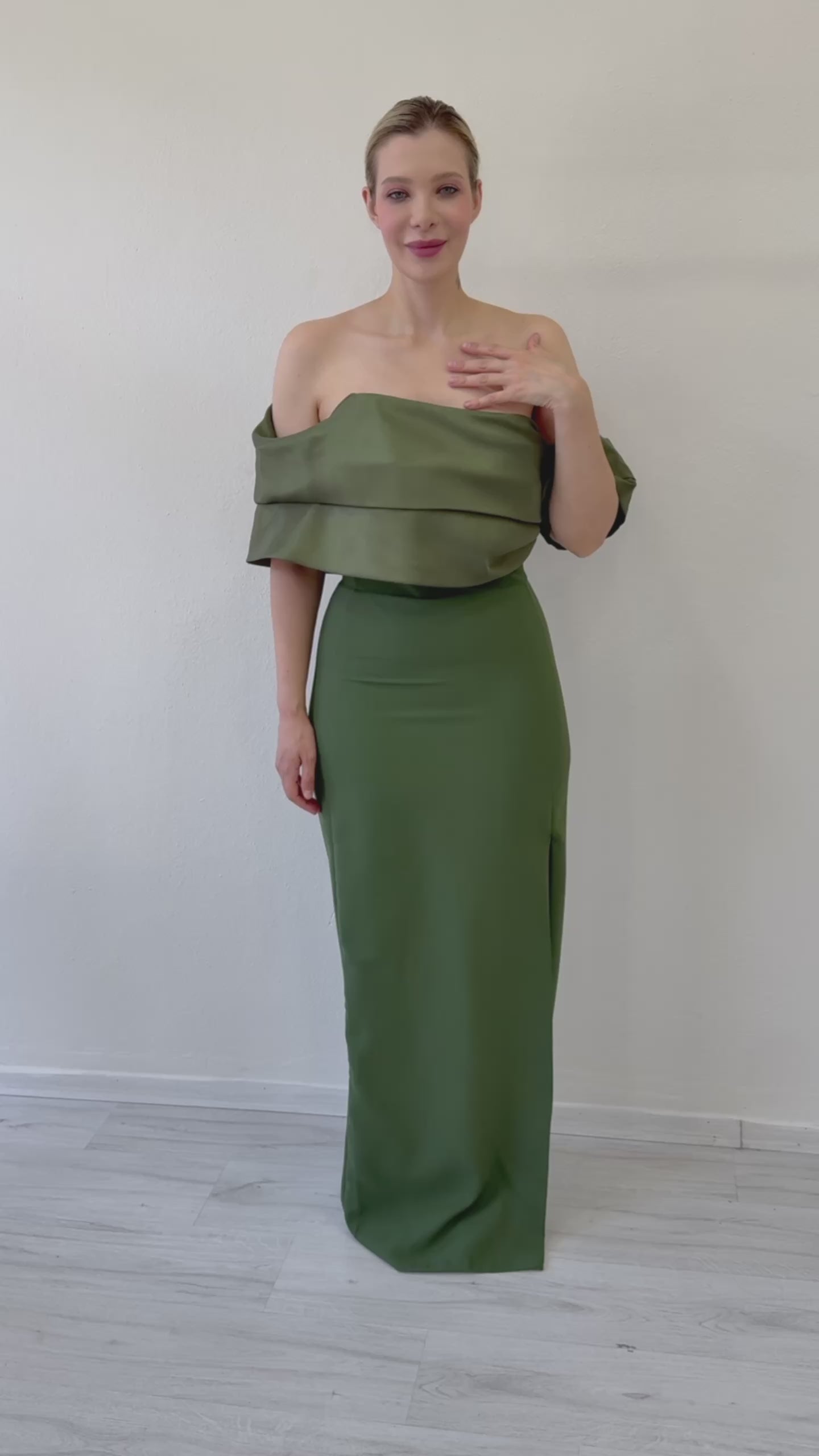 Drape Yaka Düşük Kol Yırtmaçlı Uzun Abiye Elbise