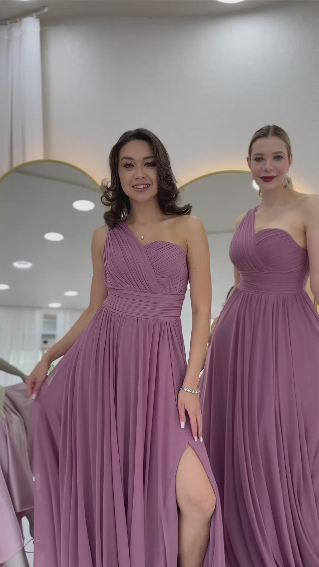 Tek Omuz Piliseli Kloş Abiye Elbise