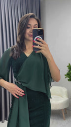 Zümrüt Yeşili Taş Detaylı Volan Kol Simli Abiye Elbise