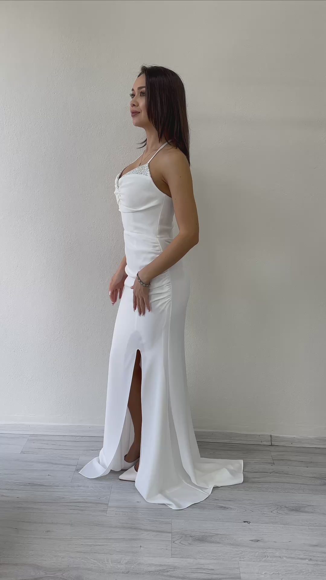 Boyundan Bağlamalı Sırt Dekolteli