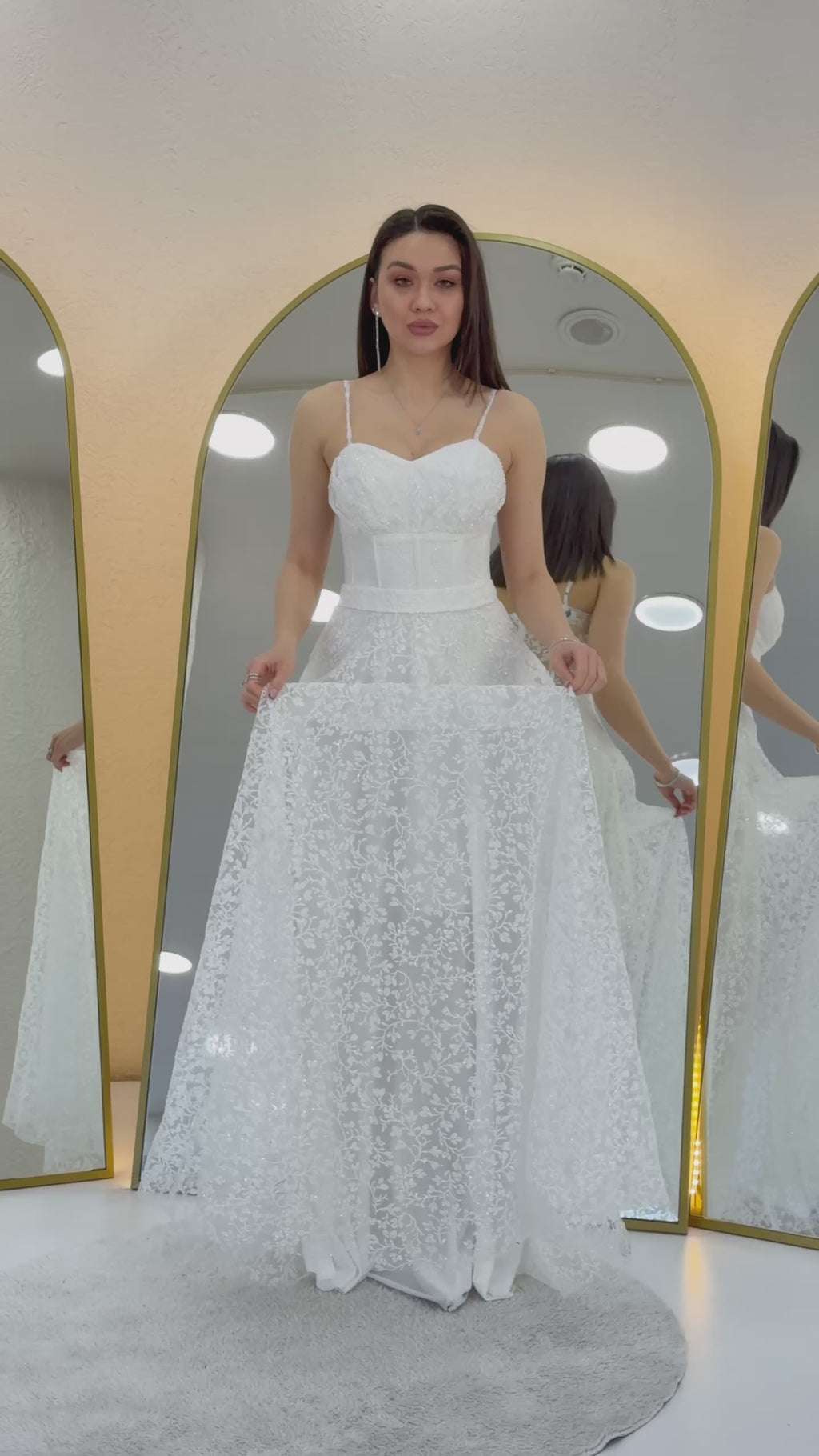 Askılı transparan simli dantelli nikah abiye elbise tanıtım videosu, model üzerinde