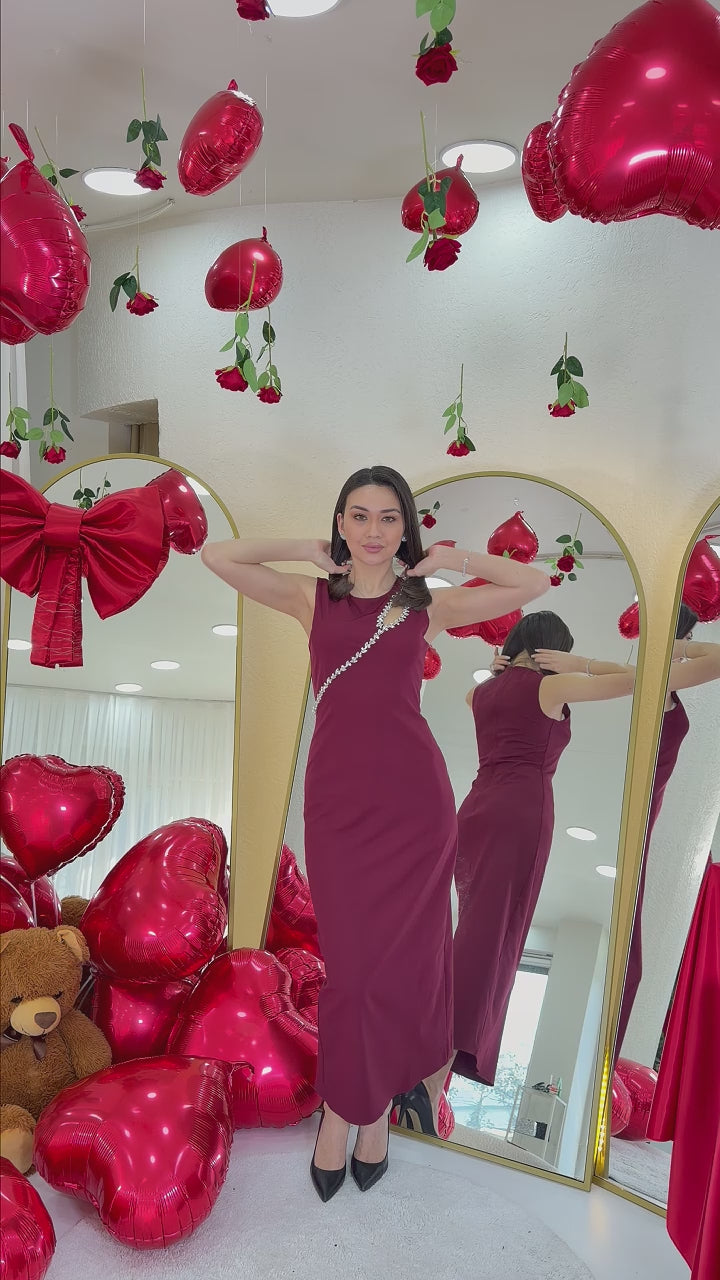 Bordo Taş Detaylı Sıfır Kol Elbise