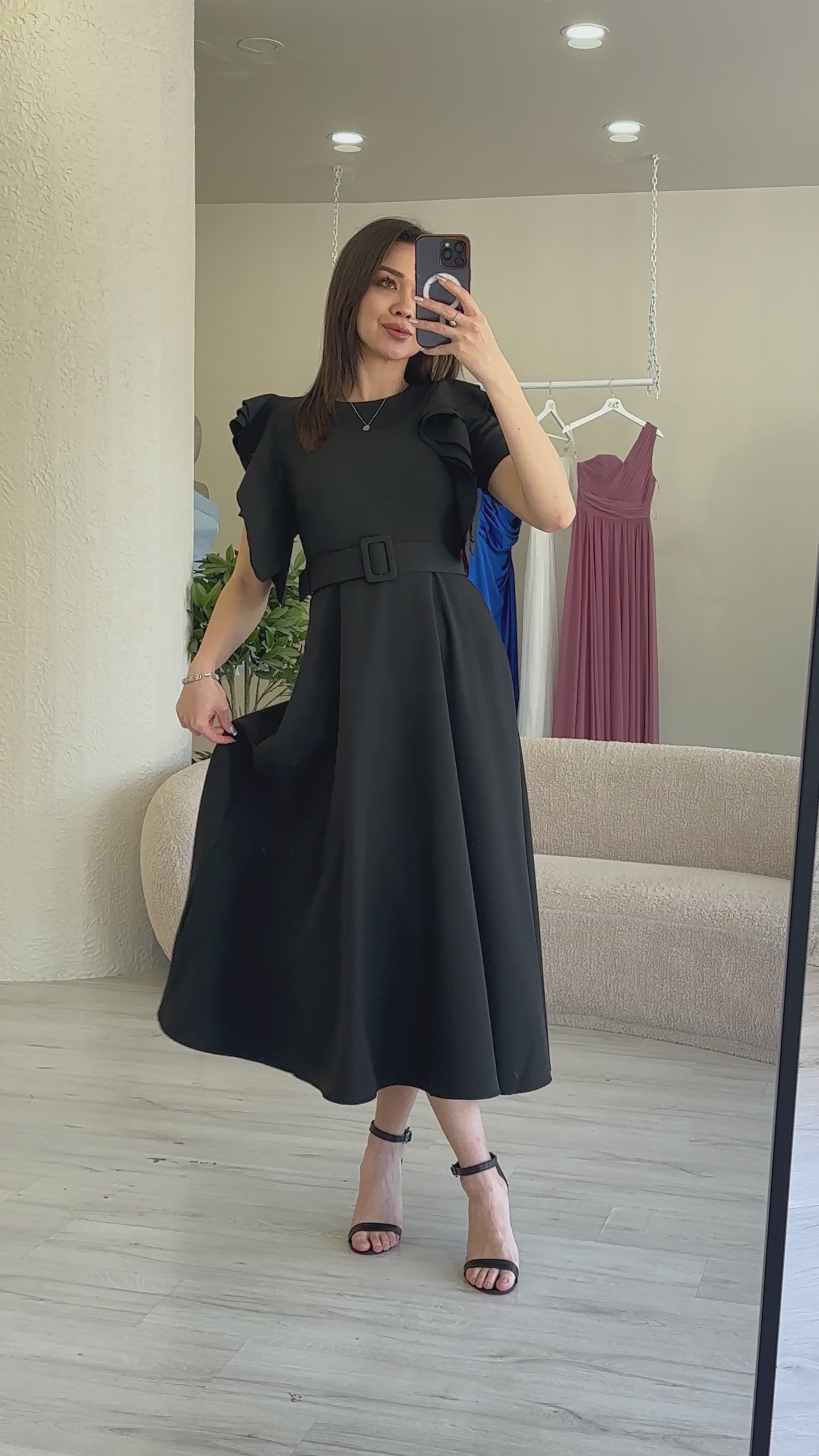 Siyah Omuz Fırfır Detaylı Kemerli Midi Boy Elbise