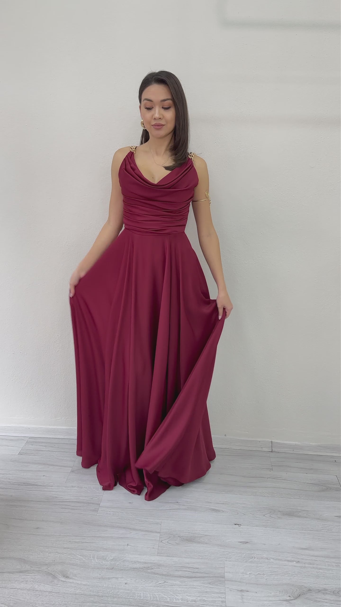 Gold Askılı Ön Drapeli Saten Yırtmaçlı 