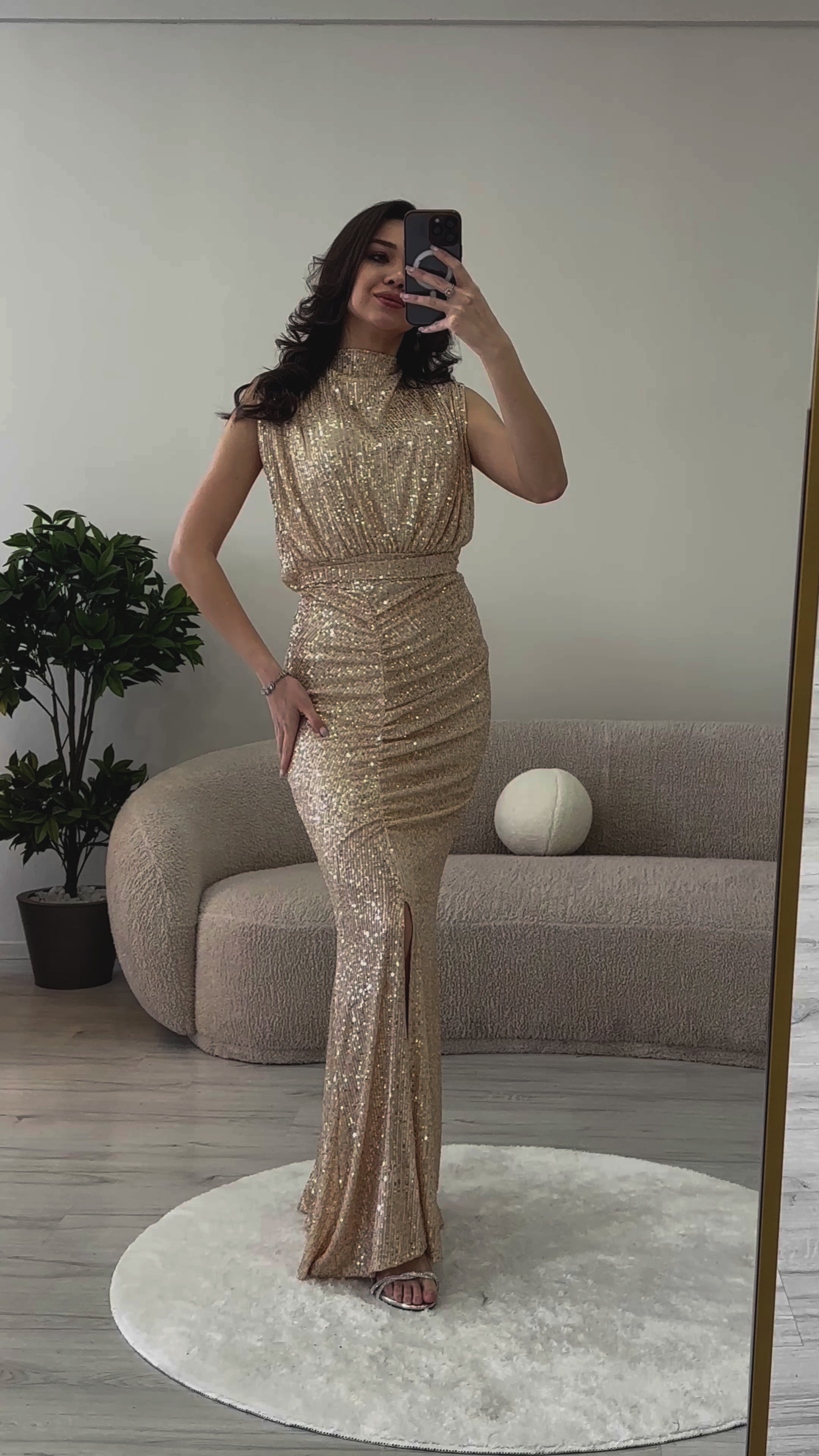 Kadın Bej Dik Yaka Kuşak Detay Yırtmaçlı Pul Payet Abiye Elbise