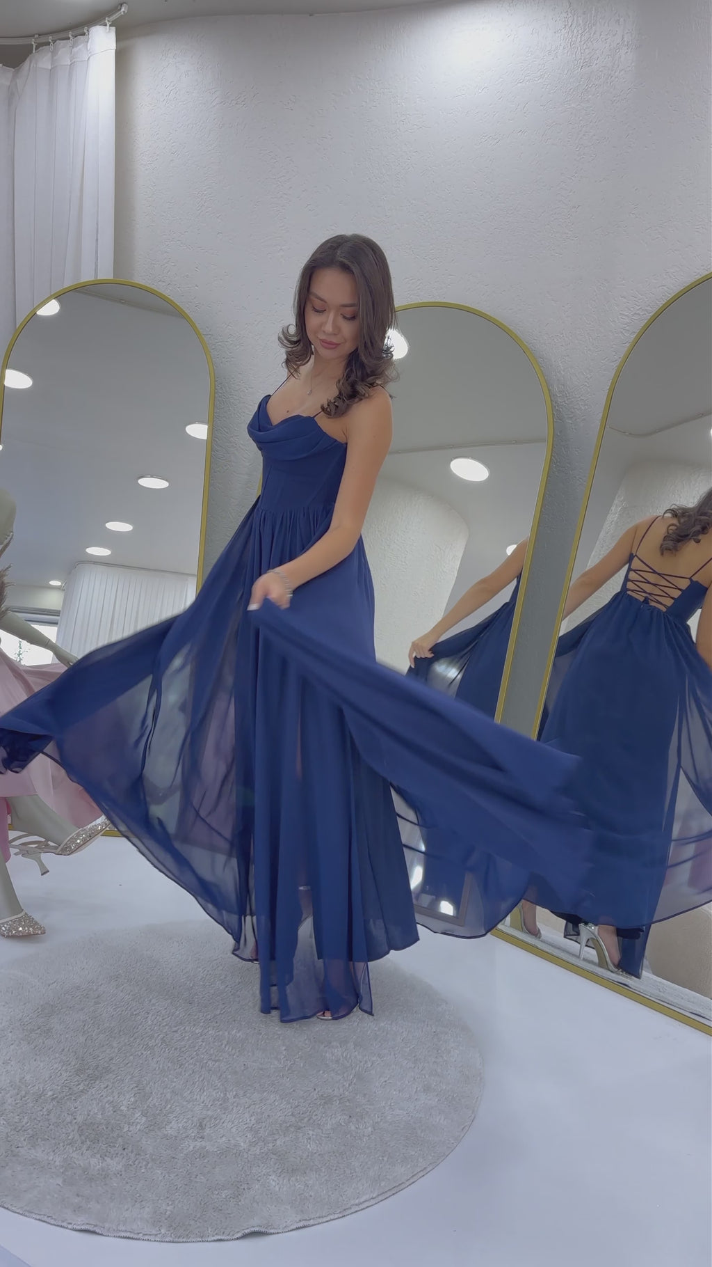 
Lacivert Sırt Dekolteli Korse Detay Yırtmaçlı Şifon Abiye Elbise
