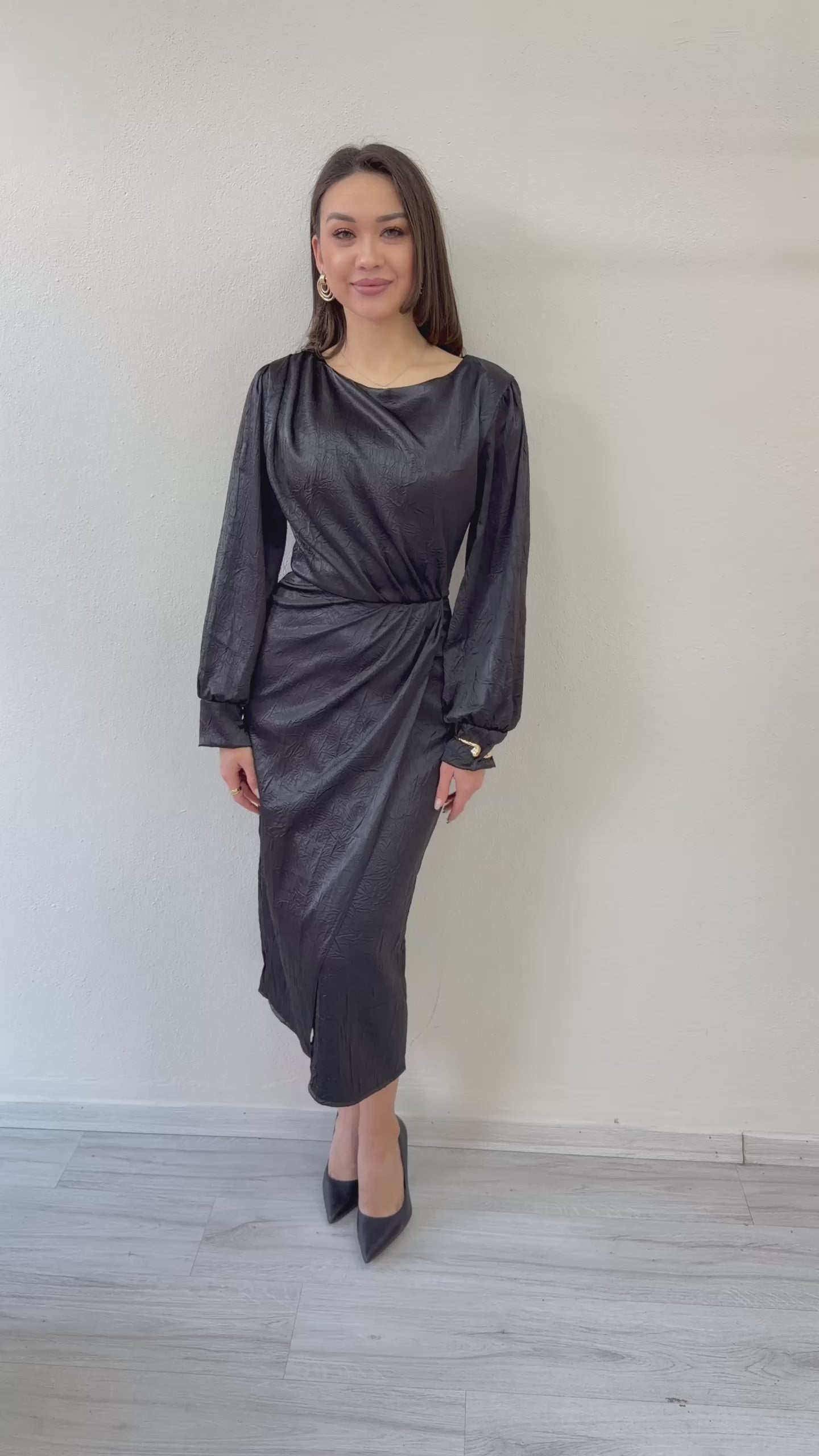Saten Drape Detaylı Yırtmaçlı Abiye Elbise