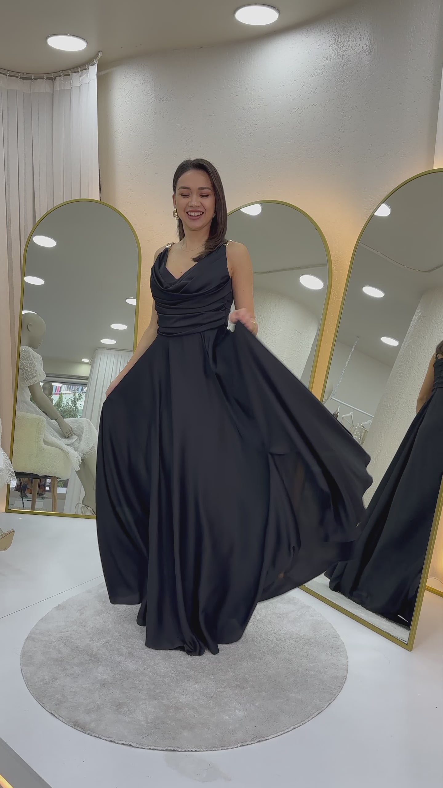 Siyah Gold Askılı Ön Drapeli Saten Yırtmaçlı Abiye Elbise