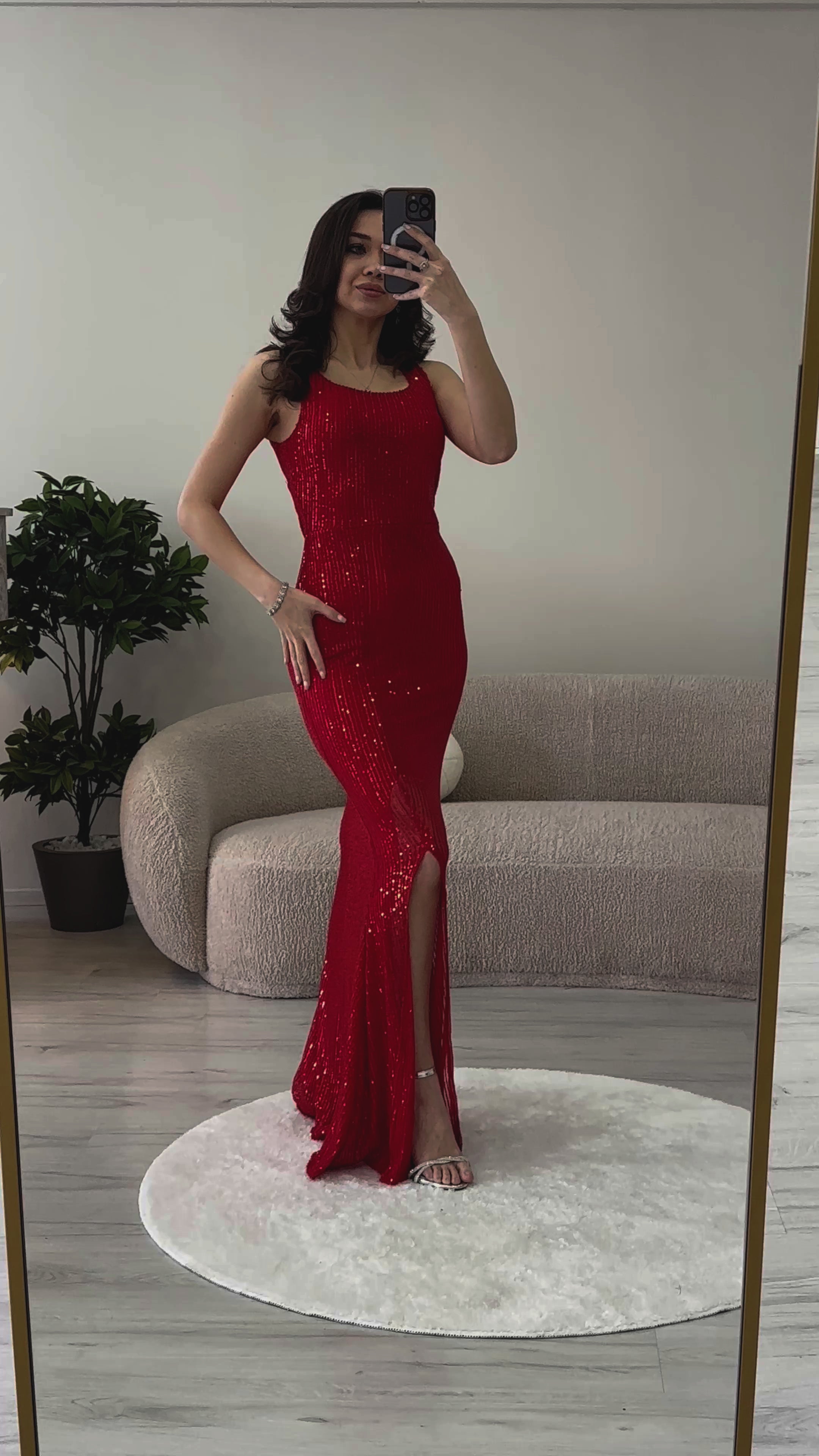 Kadın Kırmızı Askılı Yırtmaçlı Pul Payet Abiye Elbise