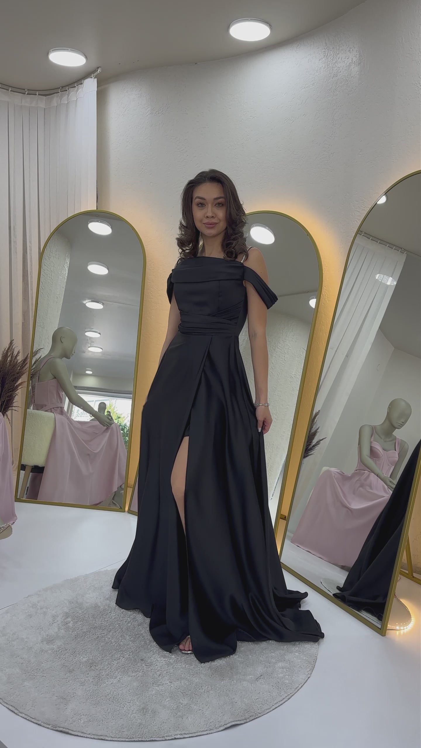 Siyah Taş Askılı Düşük Omuz Saten Yırtmaçlı  Abiye Elbise