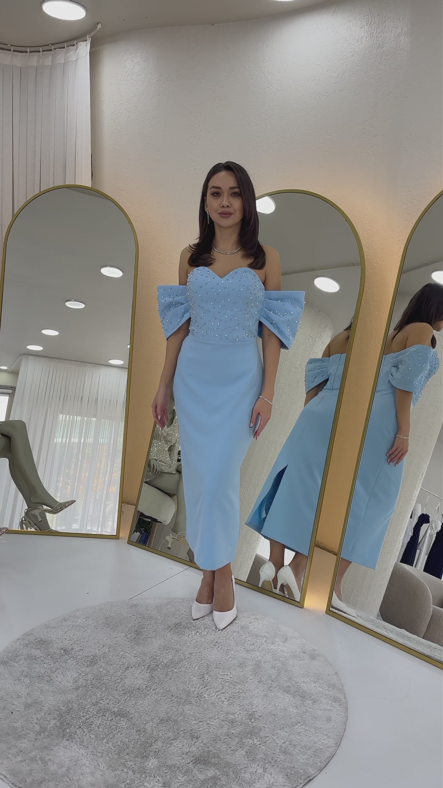 Straplez Yaka Düşük Kol İncili Midi Boy Abiye Elbise