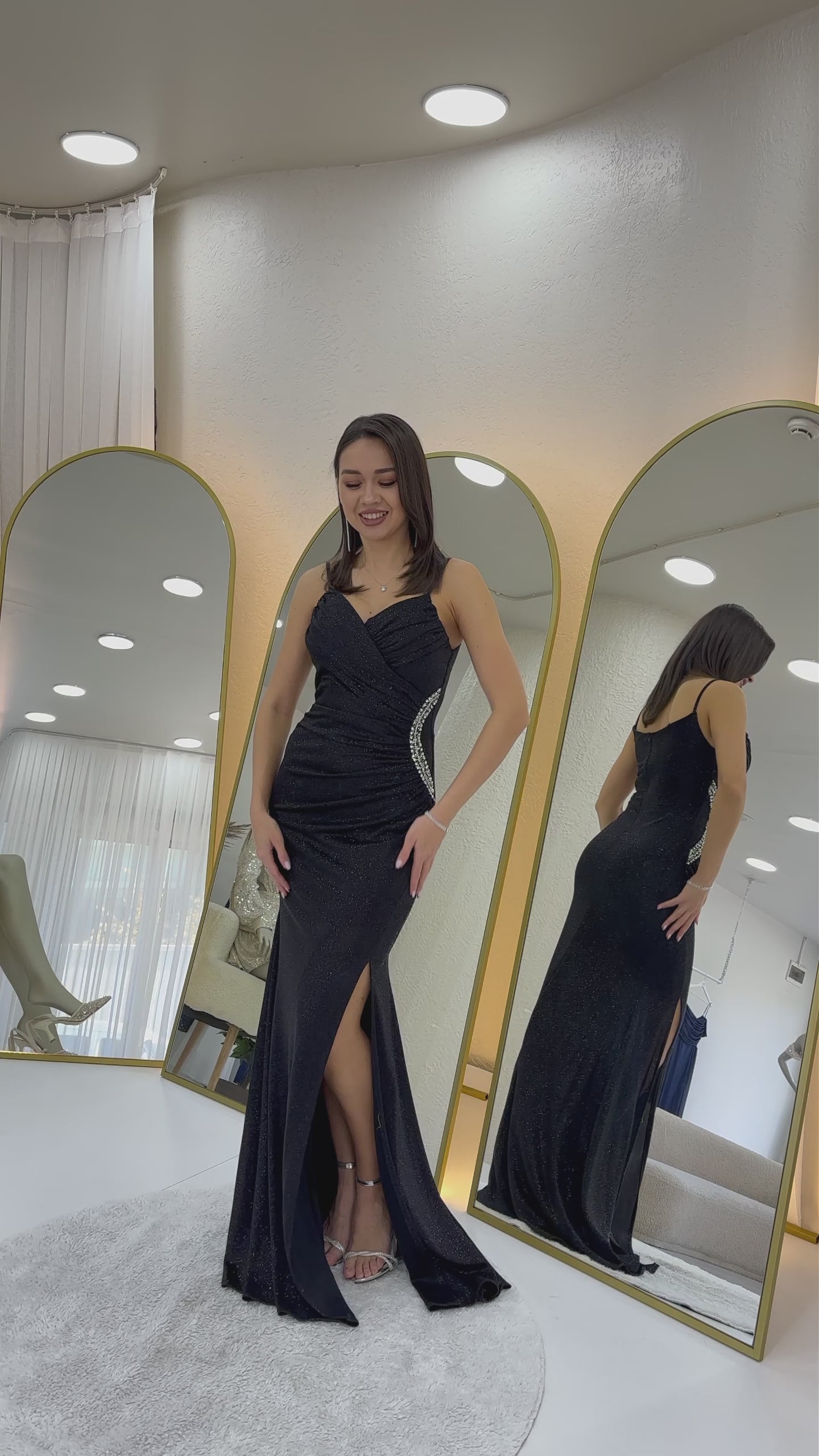  Askılı Kruvaze Yaka Drapeli Taş Detaylı Simli Abiye Elbise