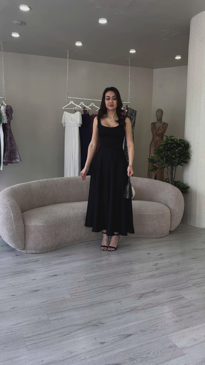 Siyah U Yaka Sırt Bağlamalı Midi Boy Saten Elbise