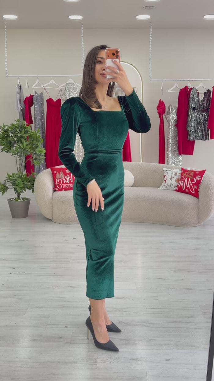 Kare Yaka Kadife Midi Boy Elbise