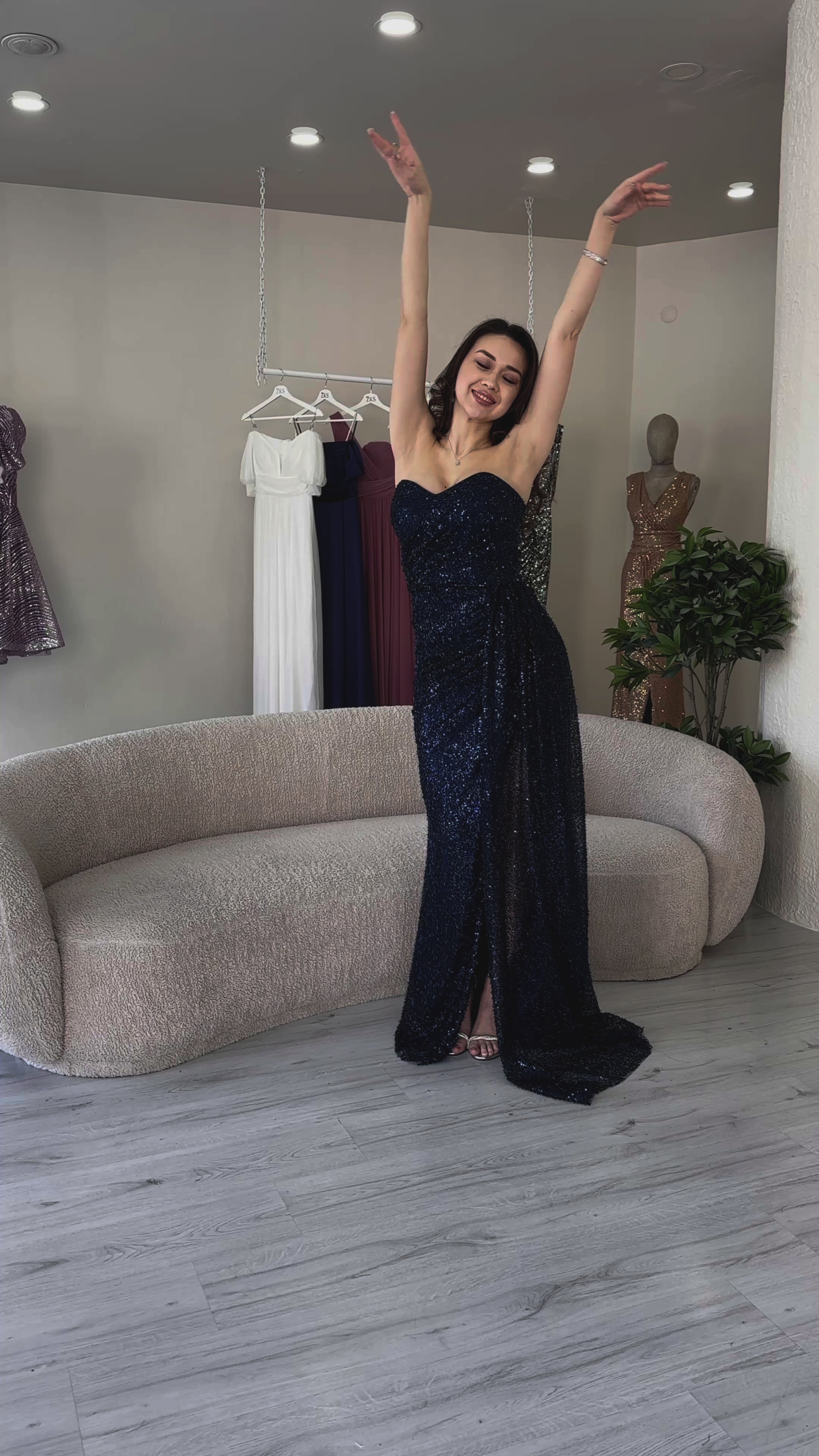 Lacivert Straplez Pul Payet Taş İşlemeli Kuyruklu Abiye Elbise