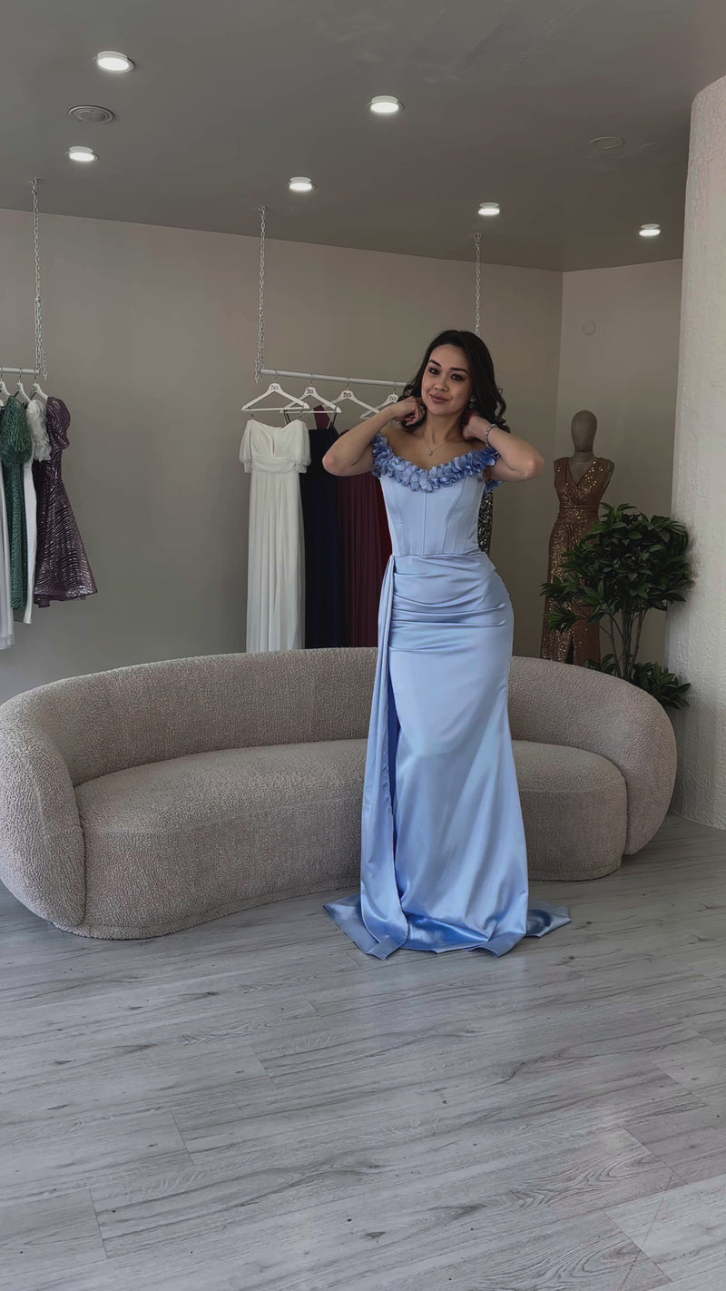 Bebe Mavi Çiçekli Kayık Yaka Drapeli Yırtmaçlı Saten Abiye Elbise