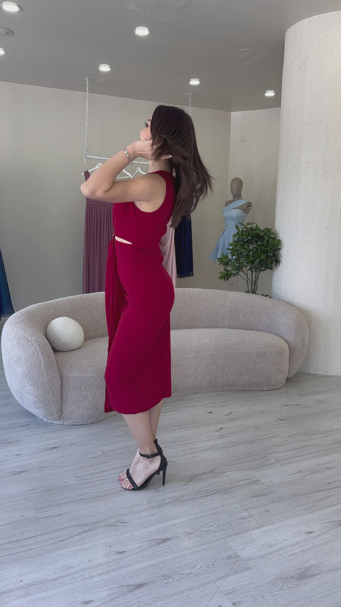 Kadın Bordo Bel Dekolteli Gold Aksesuarlı Yırtmaçlı Midi Boy Elbise