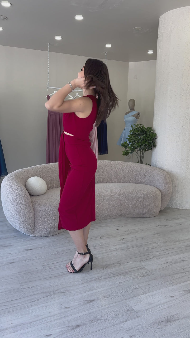 Kadın Bordo Bel Dekolteli Gold Aksesuarlı Yırtmaçlı Midi Boy Elbise