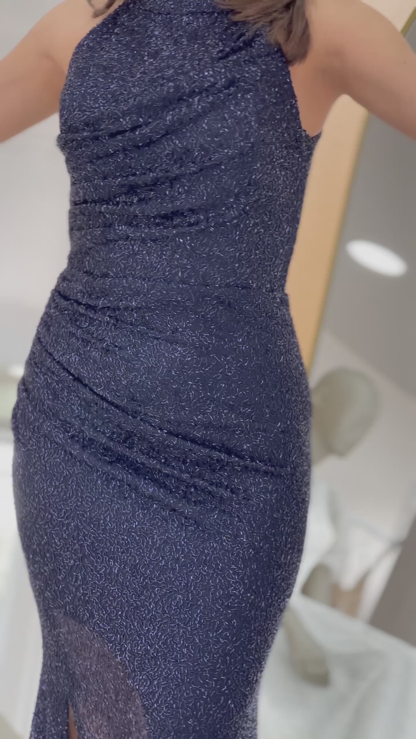  İşlemeli Halter Yaka Drapeli Yırtmaçlı Abiye Elbise