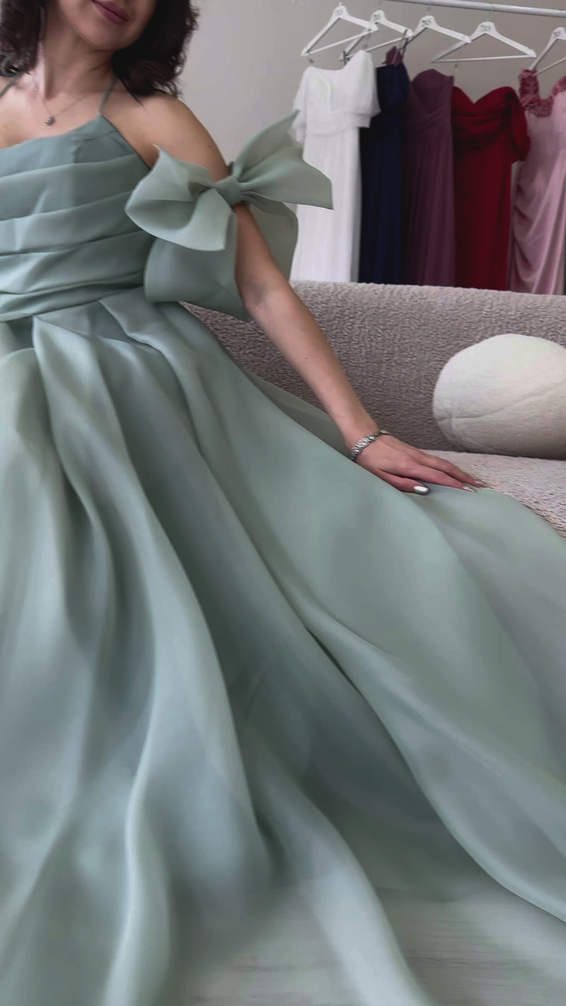 Su Yeşili Drapeli Boyundan Bağlamalı Fiyonk Kol Detay Organze Abiye Elbise