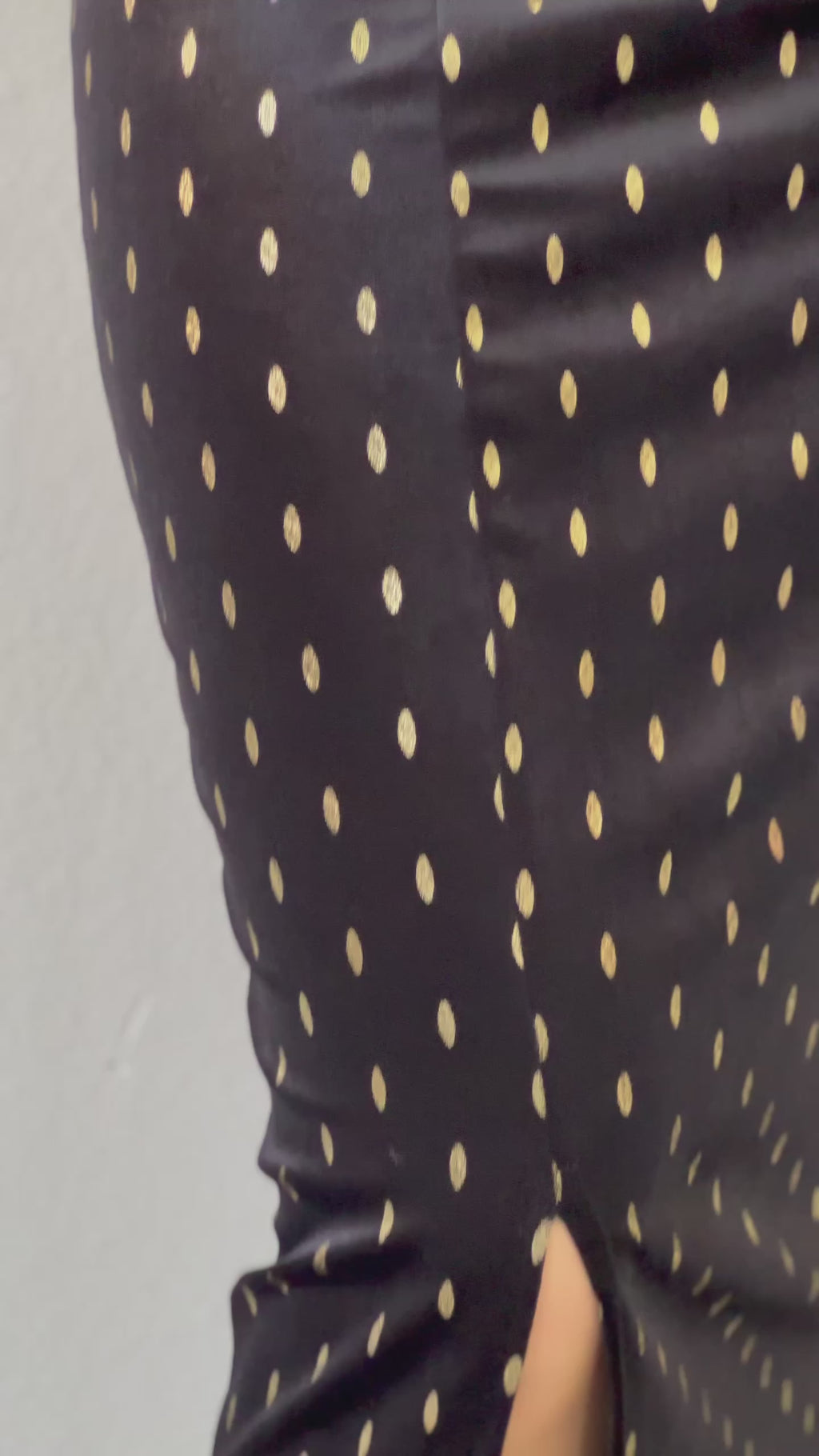  Gold Desenli Drapeli Kadife Midi Boy Kalem Elbise