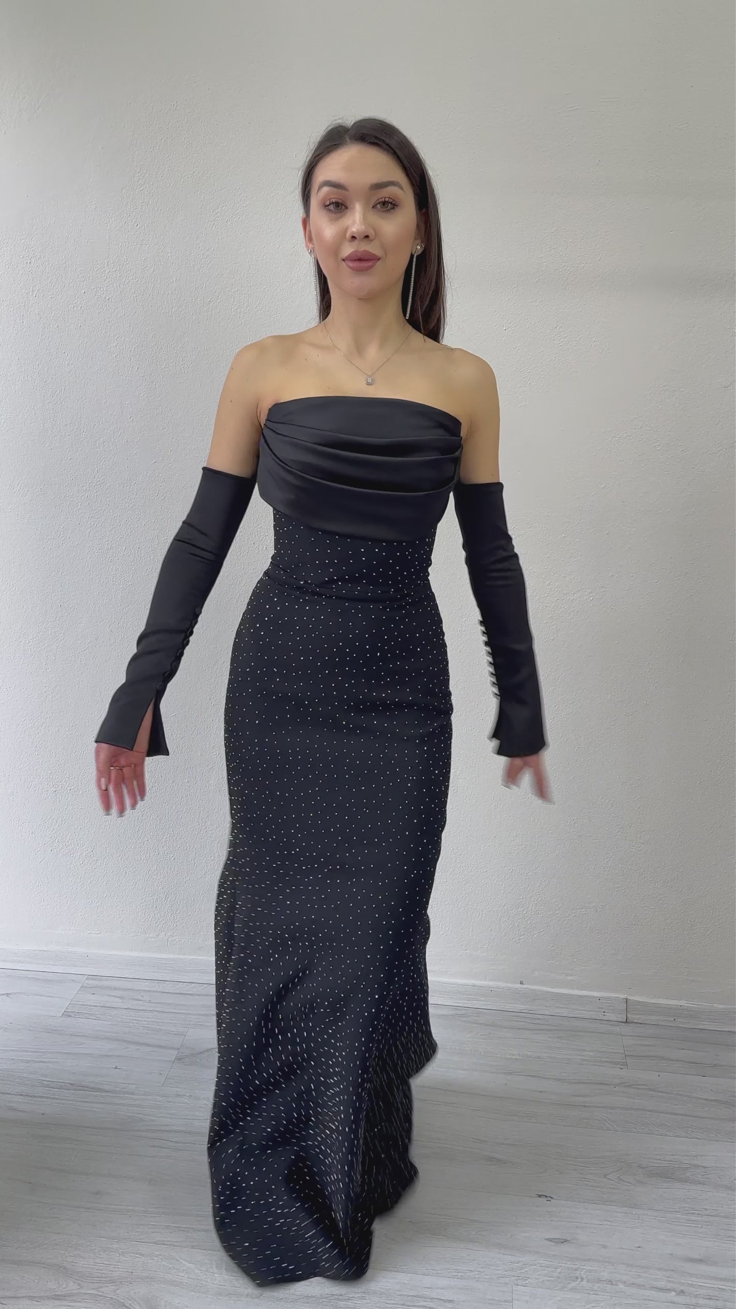 Straplez Kol Aksesuarlı Balık Saten Alya Elbise