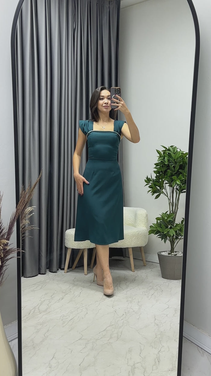 Kadın Zümrüt Yeşili Kloş İnci Detay Elbise