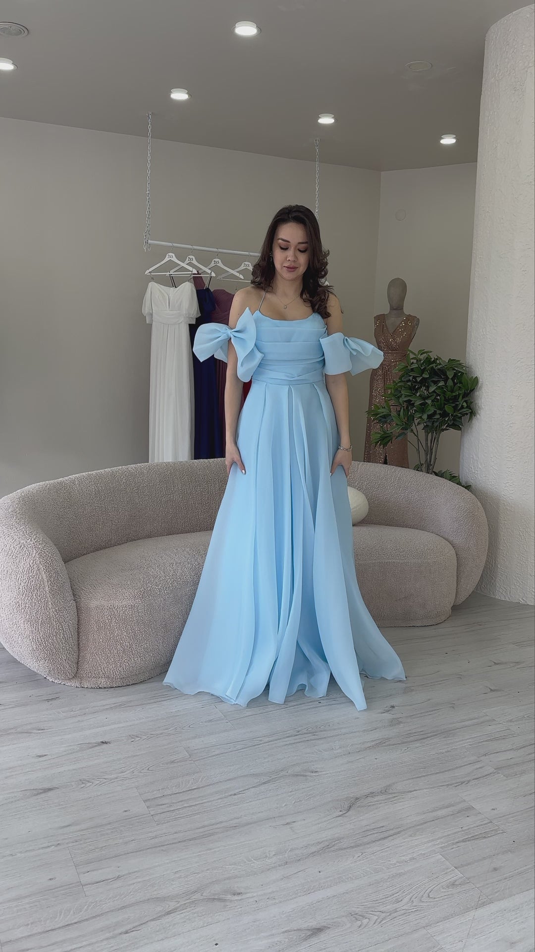  Drapeli Boyundan Bağlamalı Fiyonk Kol Detay Organze Abiye Elbise