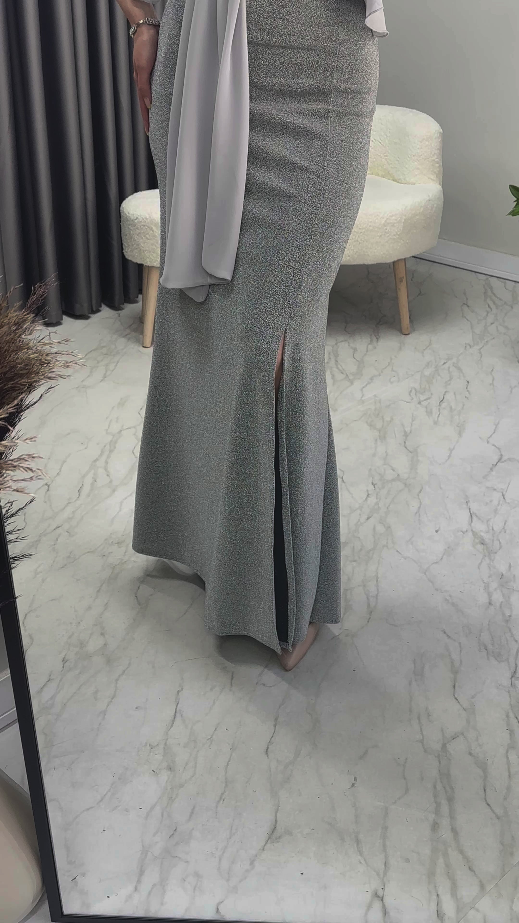 Gri Taş Detaylı Volan Kol Simli Abiye Elbise