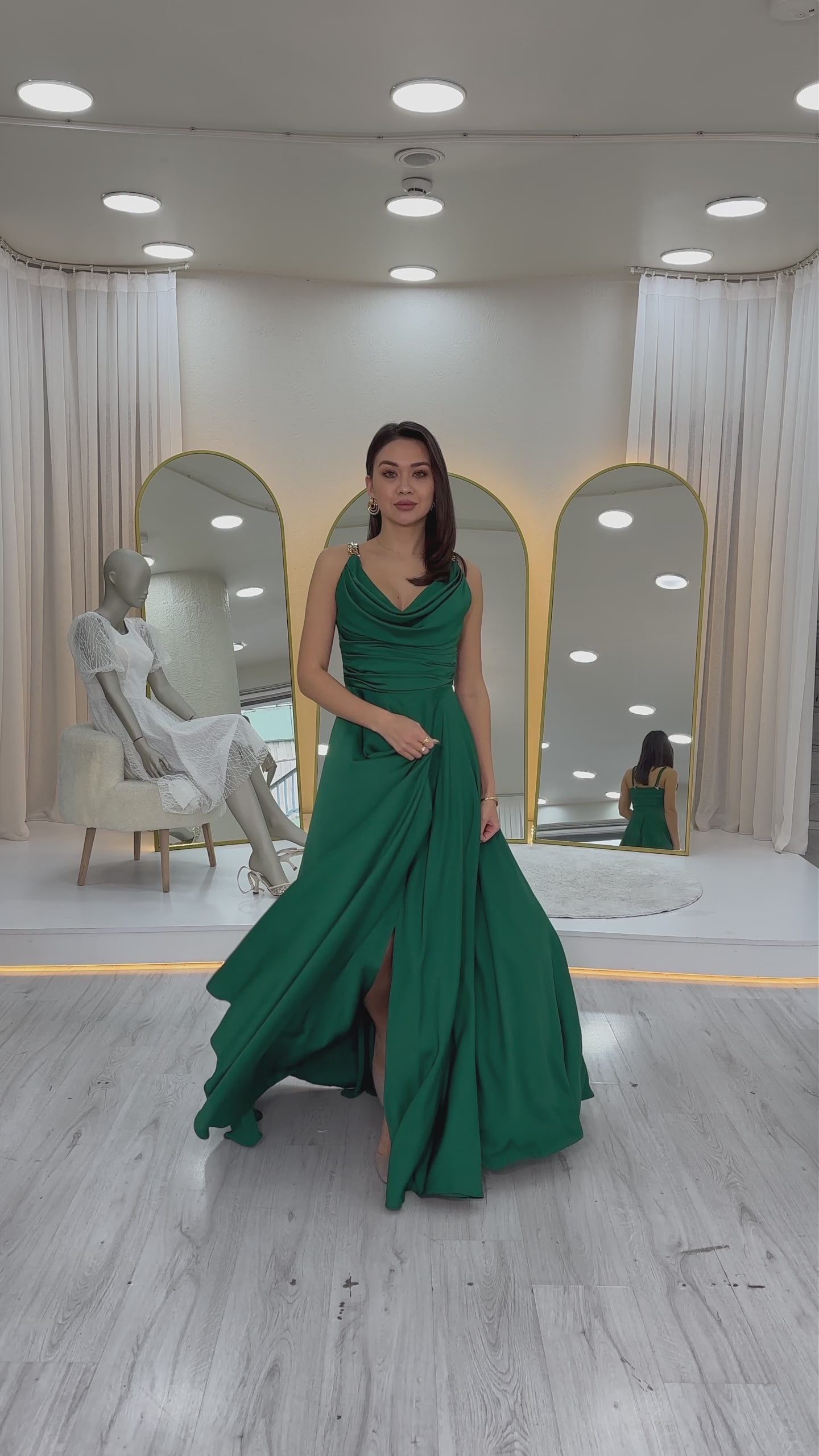 Gold Askılı Ön Drapeli Saten Yırtmaçlı 