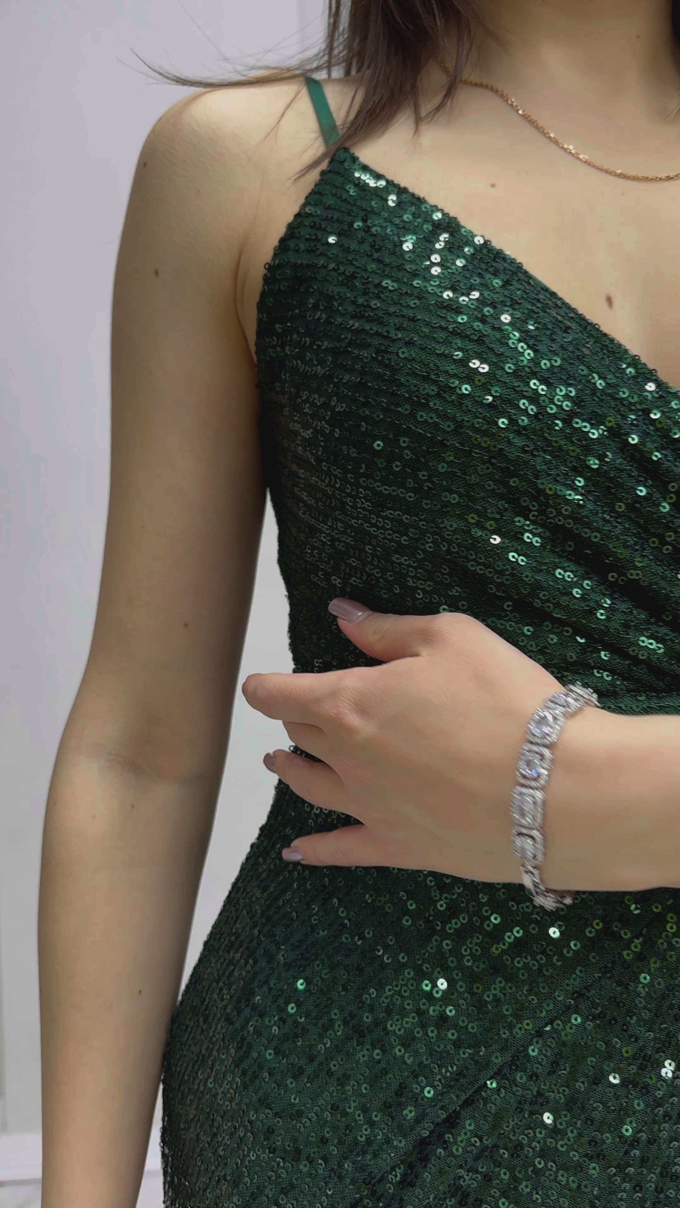 Zümrüt Yeşili Askılı Pul Payet Kruvaze Yırtmaçlı Abiye Elbise