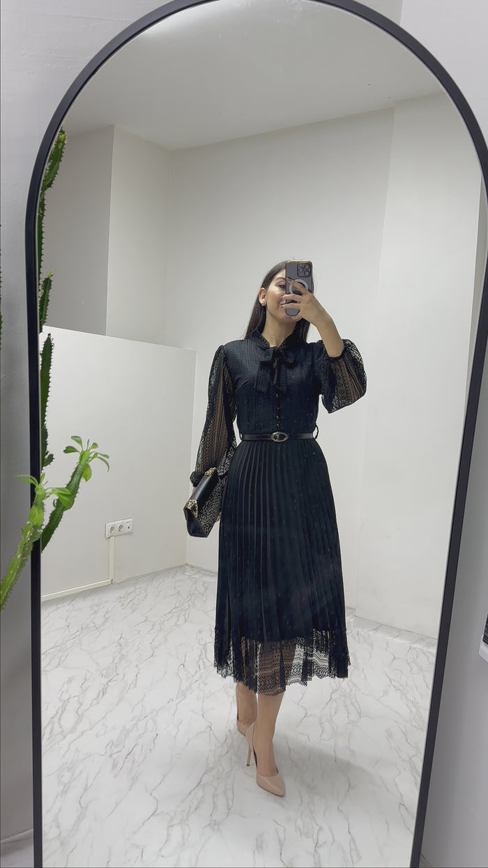 Siyah Boyundan Bağlamalı Fransız Güpür Piliseli Abiye Elbise

