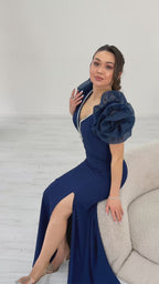 Kırmızı Omuz Gül Detaylı V Yaka Taş İşlemeli Yırtmaçlı Abiye Elbise