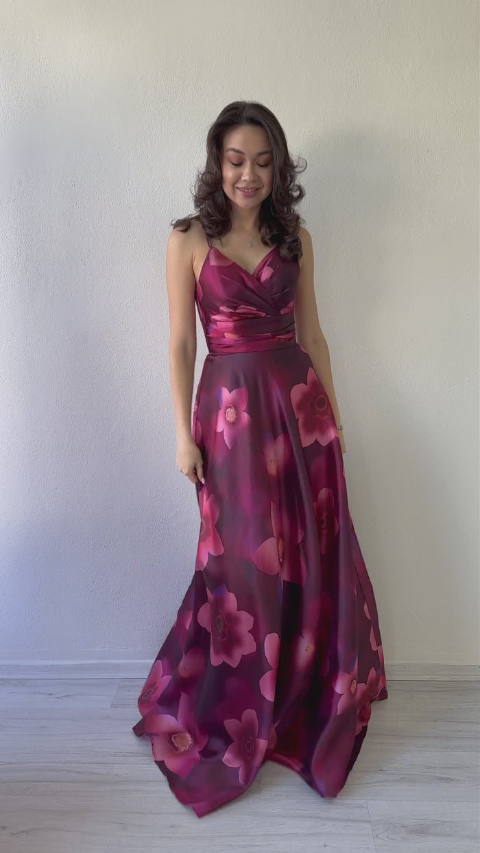 Bordo Çiçekli Askılı Sırt Dekolteli Uzun Abiye Elbise