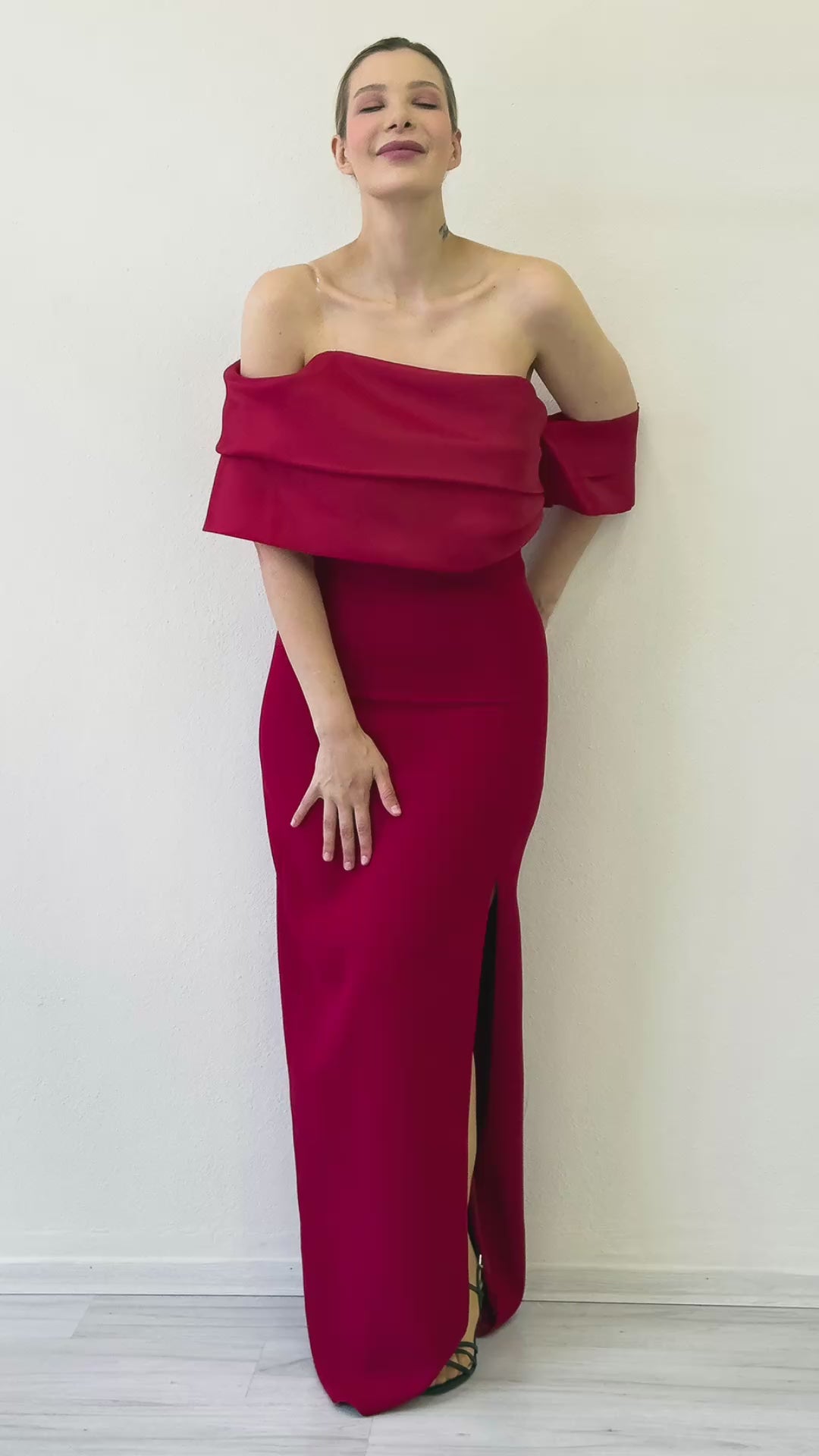 Drape Yaka Düşük Kol Yırtmaçlı Uzun Abiye Elbise