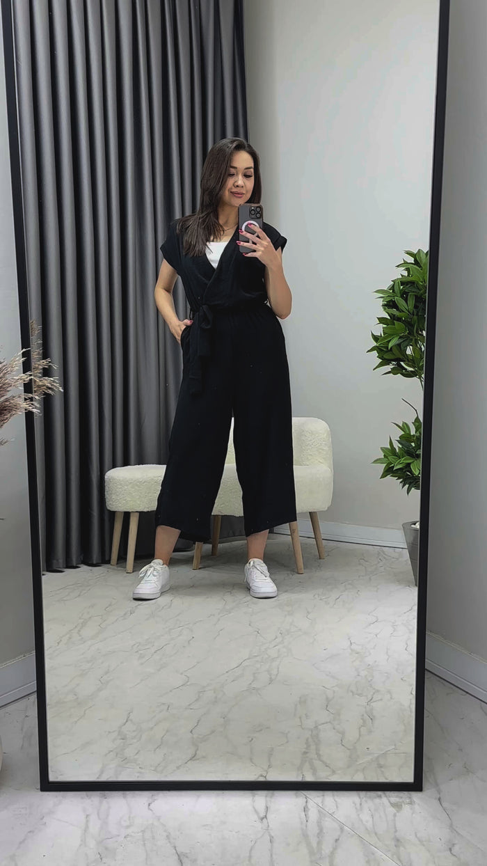 Siyah Kruvaze Yaka Kuşaklı Kısa Kol Tulum