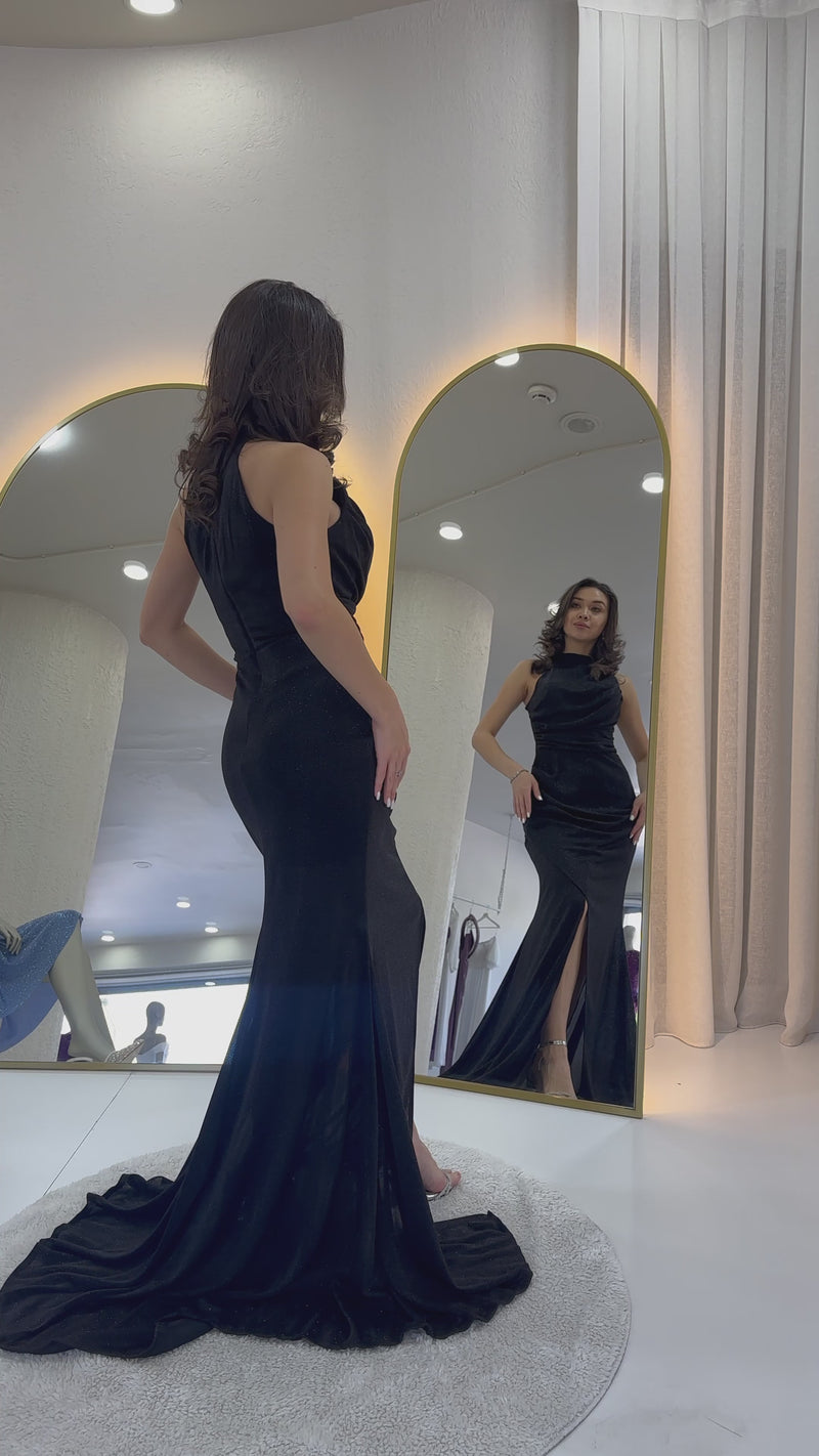 Siyah Halter Yaka Simli Drapeli Yırtmaçlı Abiye Elbise