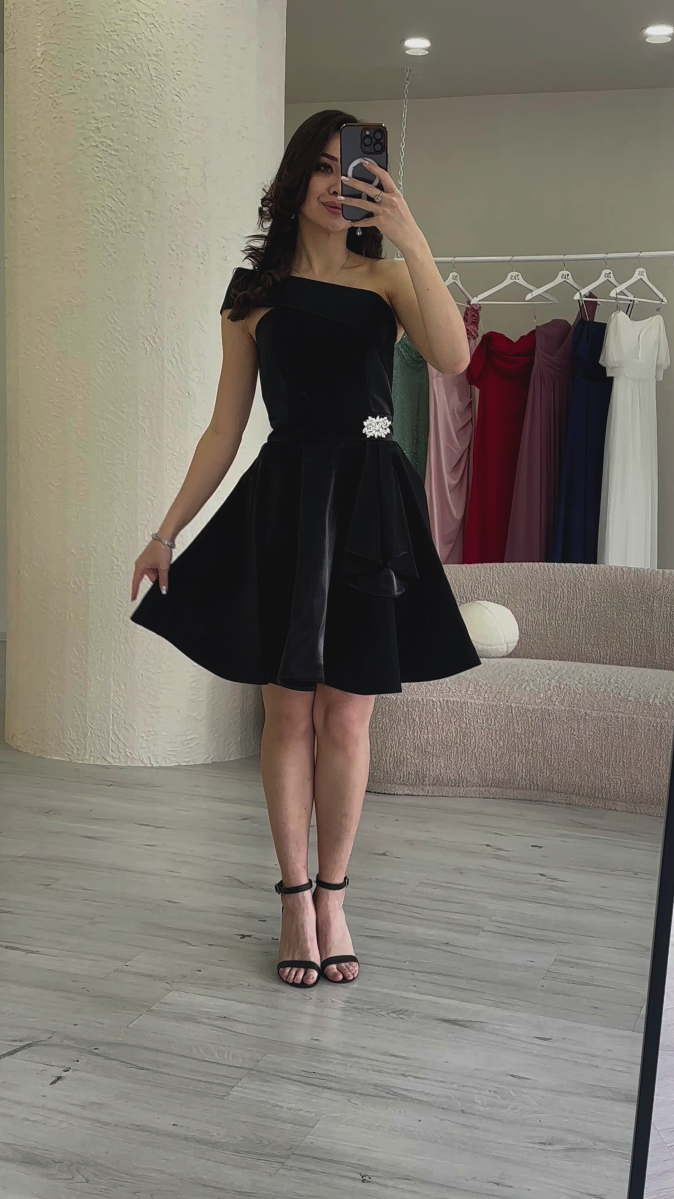 Siyah Tek Omuz Taş Detay Mini Kloş Saten Abiye Elbise