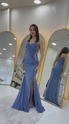  Askılı Kruvaze Yaka Drapeli Taş Detaylı Simli Abiye Elbise