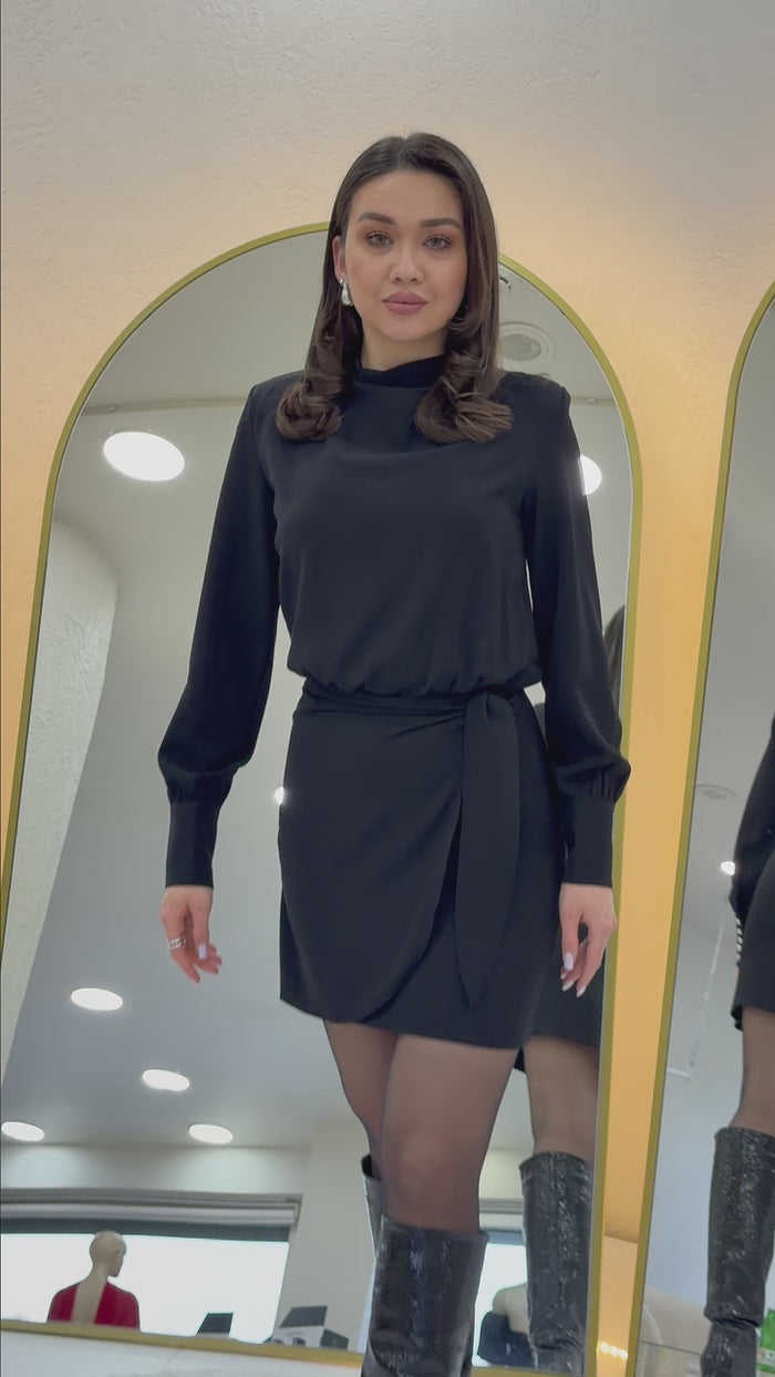 Siyah Vatkalı Uzun Kollu Kuşaklı Mini Elbise