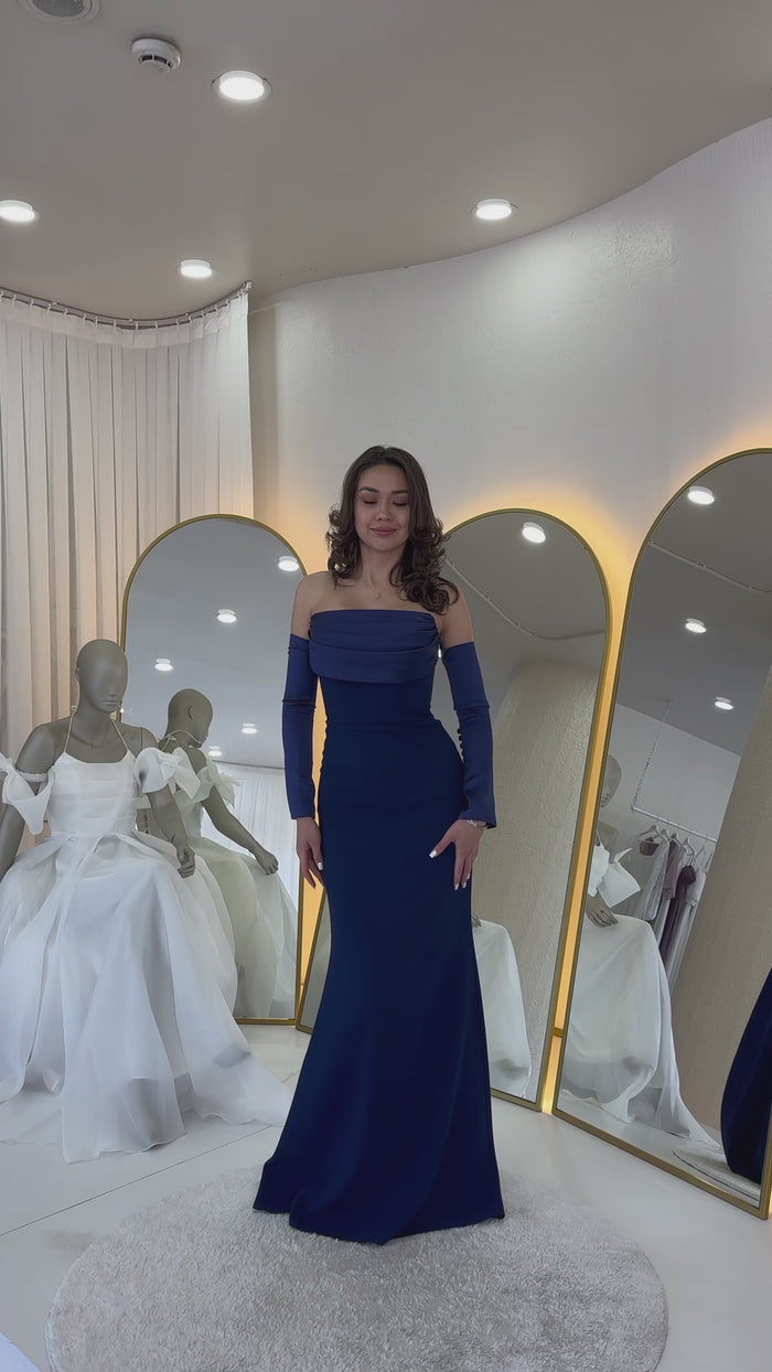 Kadın Lacivert Straplez Kol Aksesuarlı Balık Saten Alya Elbise