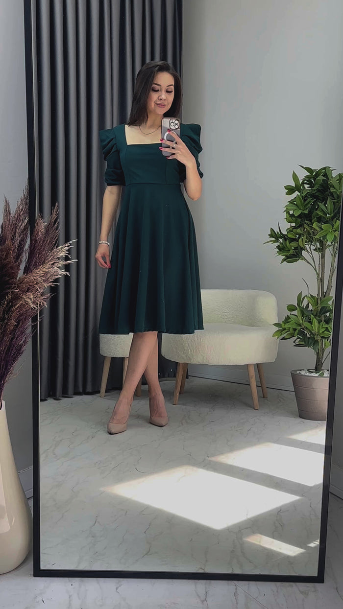 Kadın Zümrüt Yeşili Kare Yaka Volanlı Midi Elbise